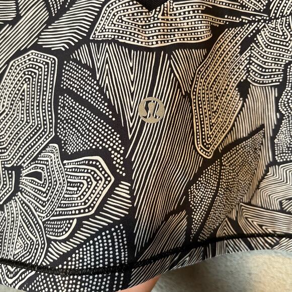 Lululemon Sz 6 Get It Om Bra Mini Dottie Tribe White Black Sports Bra Women's - Picture 4 of 5